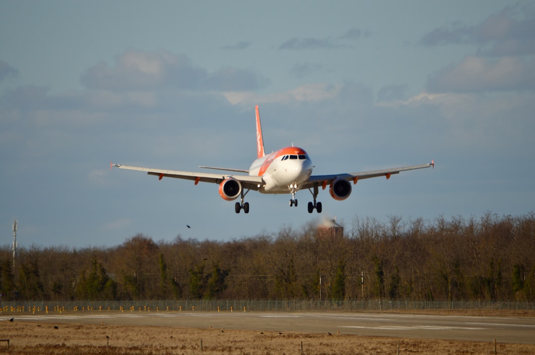 découvrez l'importance de l'assurance cargo pour protéger vos marchandises pendant le transport. protégez vos biens contre les risques de dommages ou de perte avec des solutions d'assurance adaptées à vos besoins.