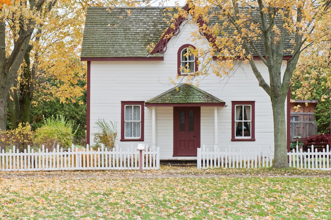 découvrez les tarifs des assurances habitation et comparez les offres pour trouver la meilleure couverture au meilleur prix. protégez votre foyer et vos biens avec une assurance adaptée à vos besoins.